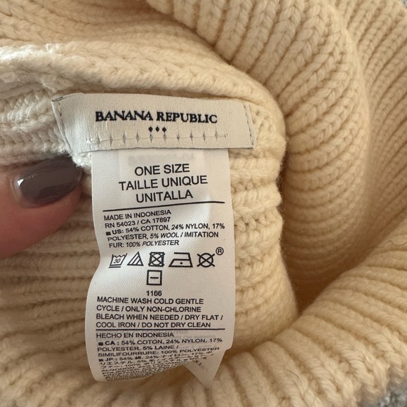 Banana Republic Cream Knit beanie with Brown Pom Pom - Picture 2 of 2